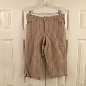 Lee Capris-Just Below The Waist